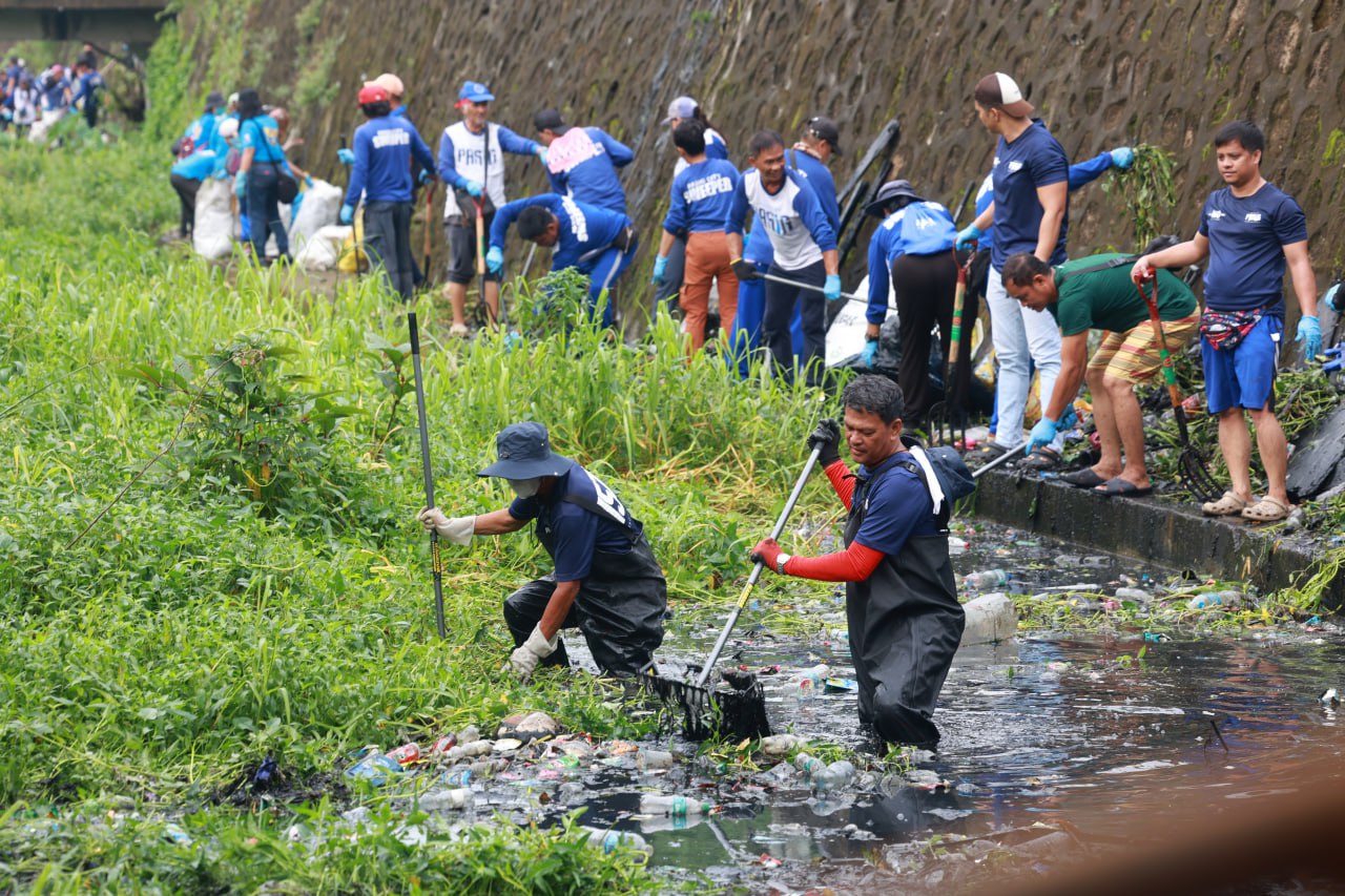 Monitors Pasig River